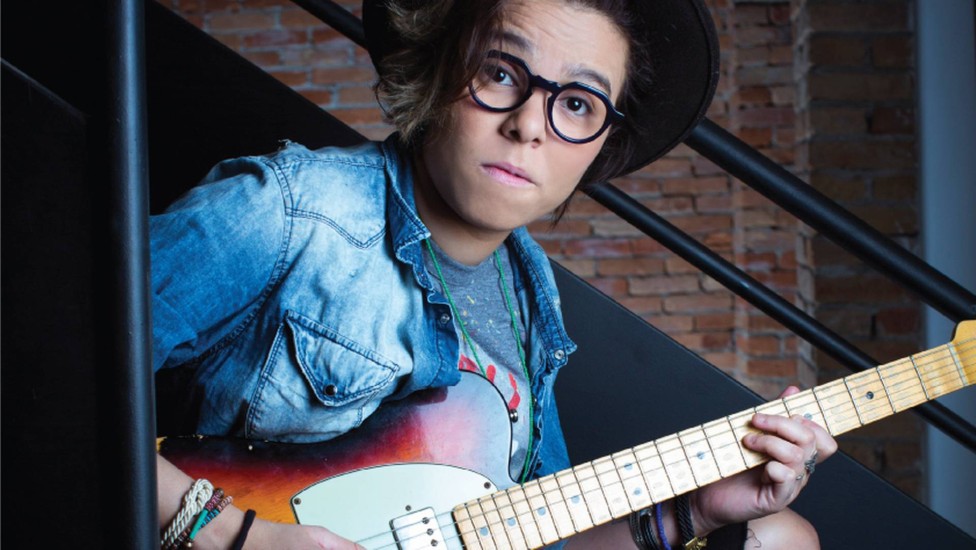 Além do Meme: A Influência de Maria Gadú na Moda de Óculos