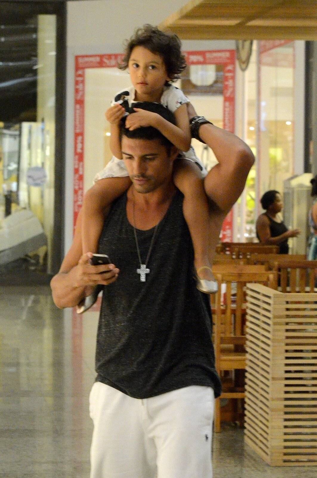 marlos cruz e namorada