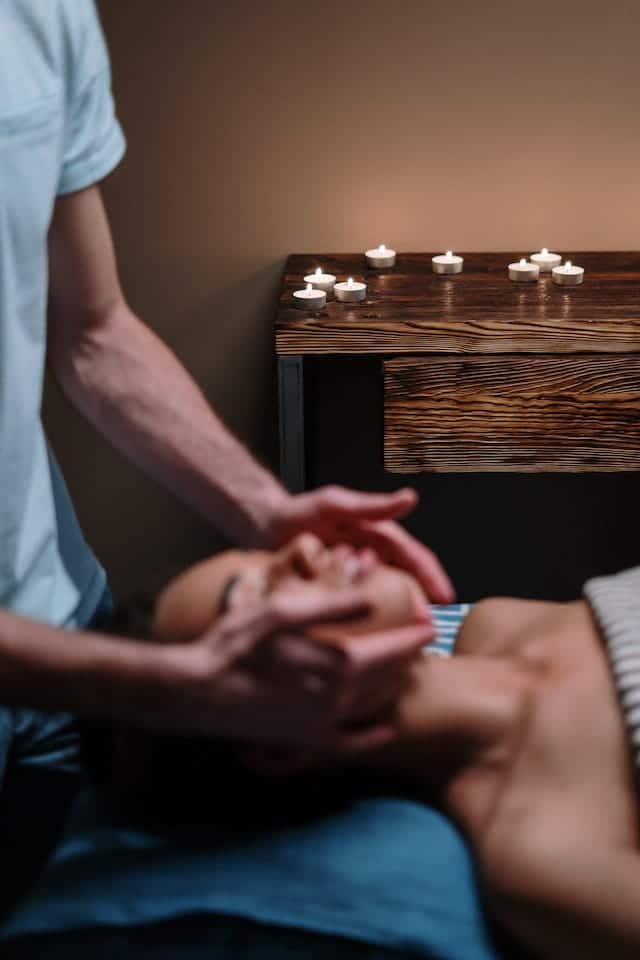 1. Massagem Tântrica vs. Tailandesa: Entenda as Diferenças Fundamentais
2. Guia Completo da Massagem Tântrica: Benefícios e Técnicas
3. Descubra a Massagem Tailandesa: Alívio e Flexibilidade
4. Tipos de Massagens Orientais: Uma Exploração Sensorial
5. Como Escolher a Massagem Ideal para Você: Tântrica ou Tailandesa?