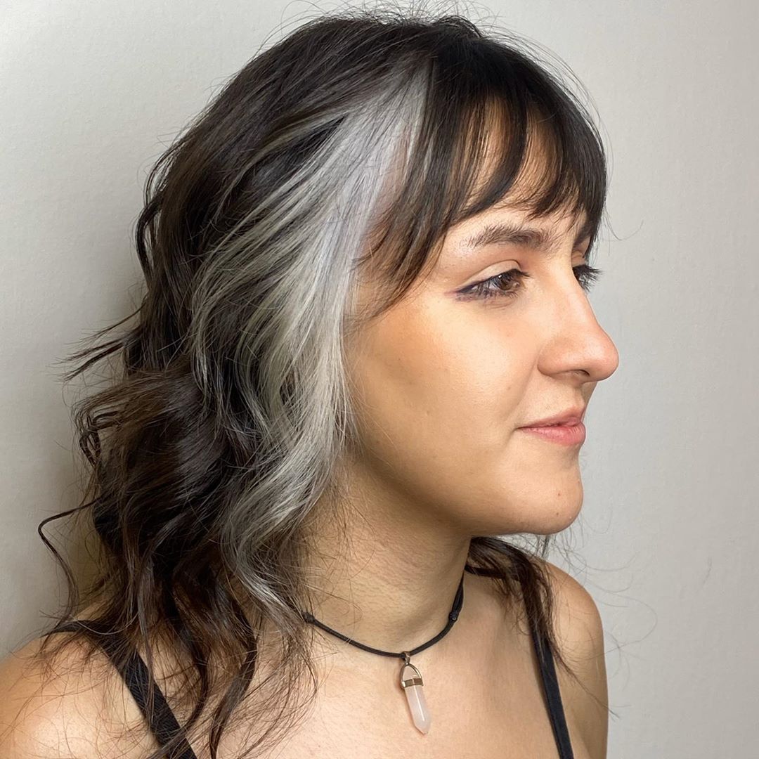 como cuidar de mecha branca em cabelo cacheado