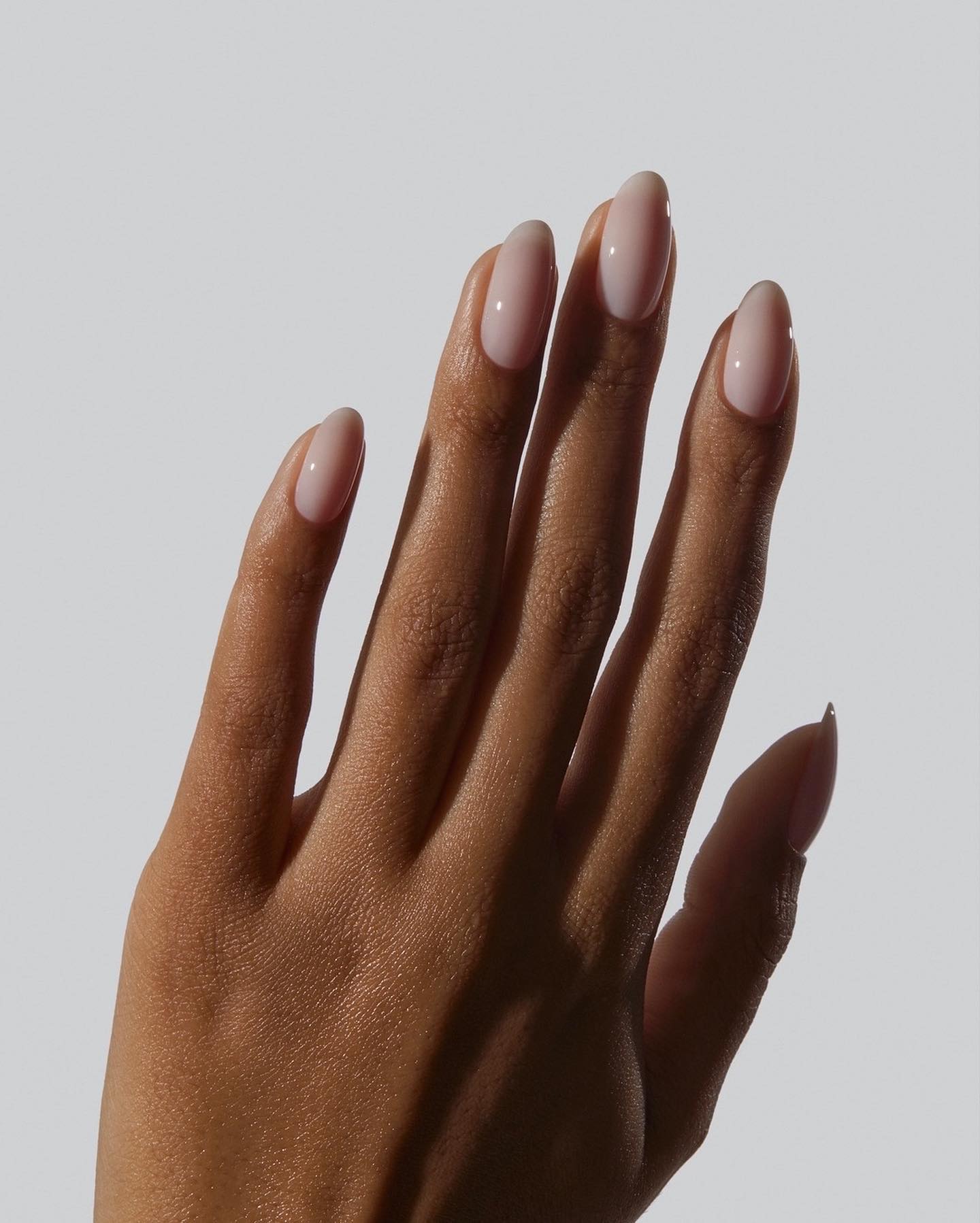 Unhas quebradiças: Causas, sintomas e tratamentos eficazes