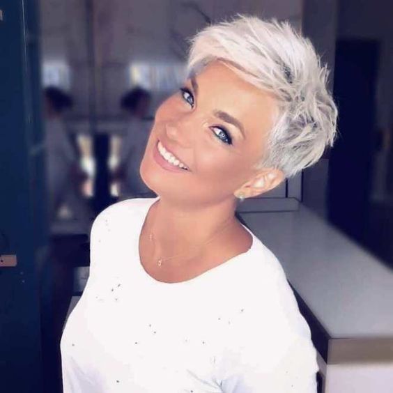 pixie cut ou midi bob para cabelo branco qual escolher