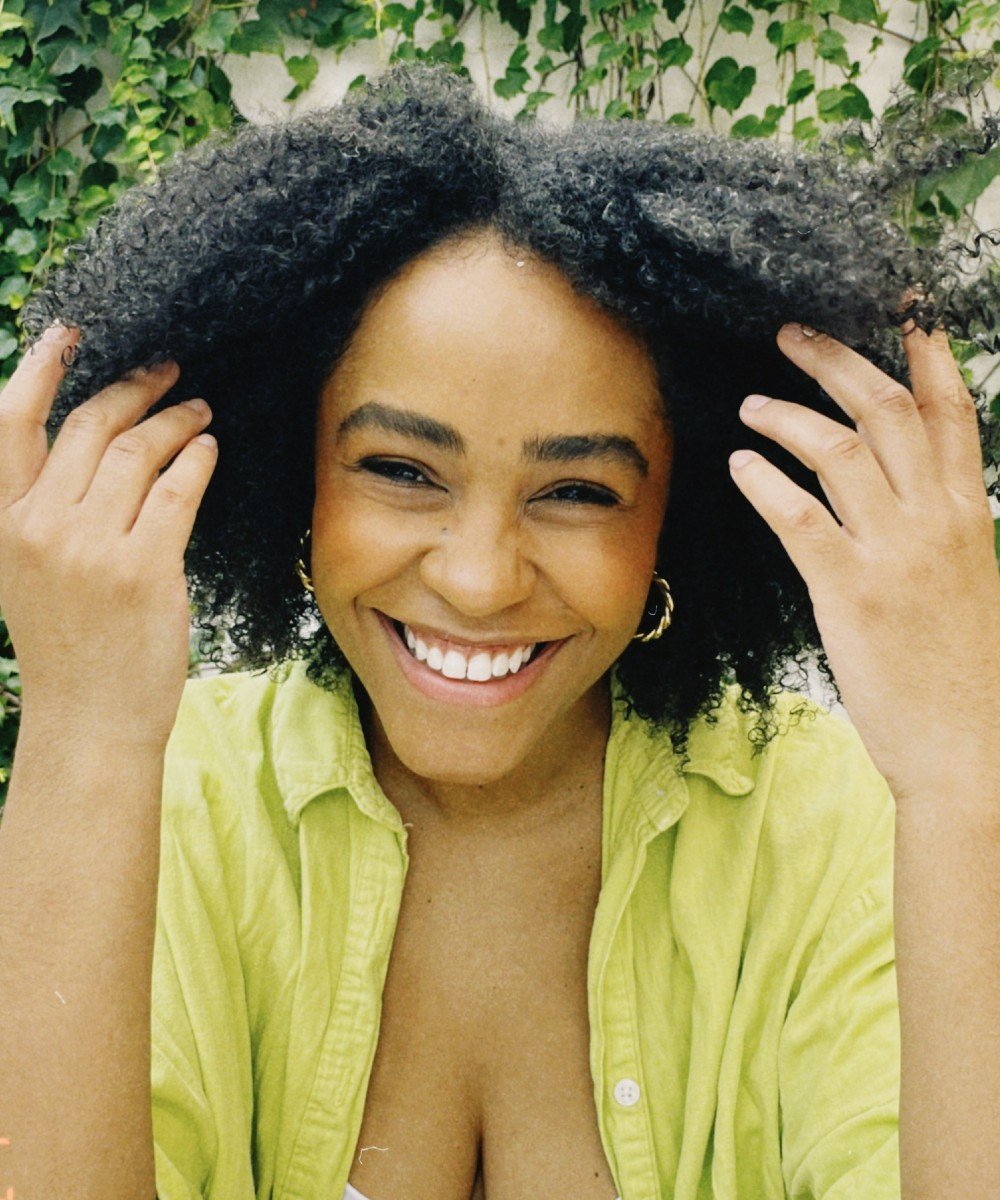 Rotina capilar para cabelos cacheados: passo a passo completo