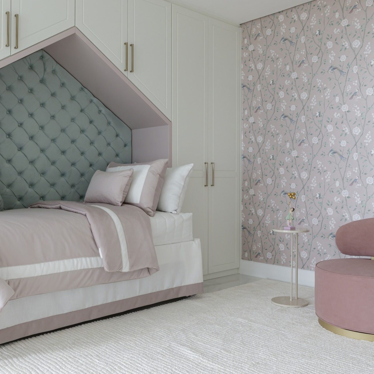 1. Navegando a Maioridade: Planejamento de Carreira aos 17 Anos
2. Saúde Mental na Adolescência: Estratégias de Bem-Estar para Jovens de 17 Anos
3. Segurança Online para Adolescentes: Proteção e Comportamento Digital aos 17 Anos
4. O Fim do Ensino Médio: Preparação para o Vestibular e o Futuro
5. Cultura e Identidade: Como Jovens de 17 Anos Moldam seu Estilo de Vida