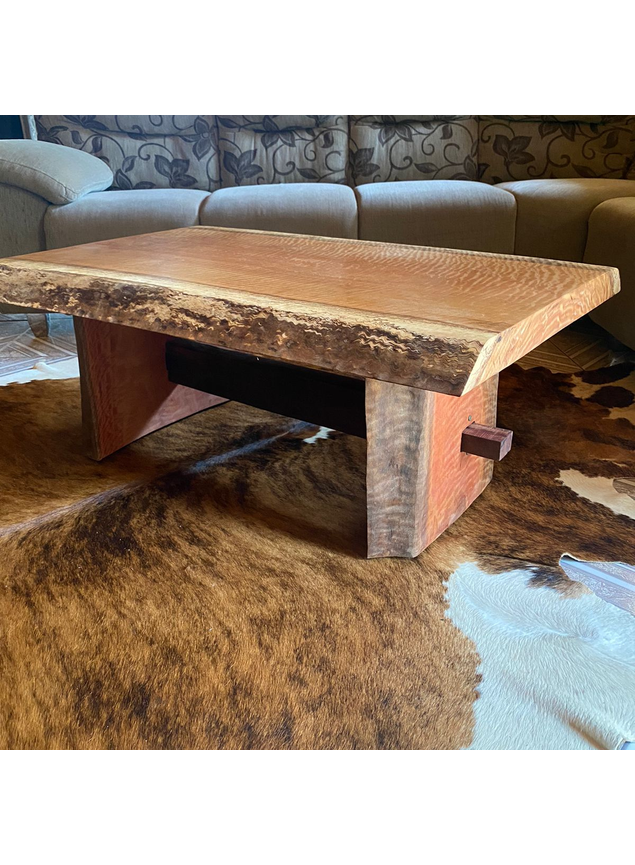 Mesa de Centro de Madeira de Demolição: Charme, História e Sustentabilidade