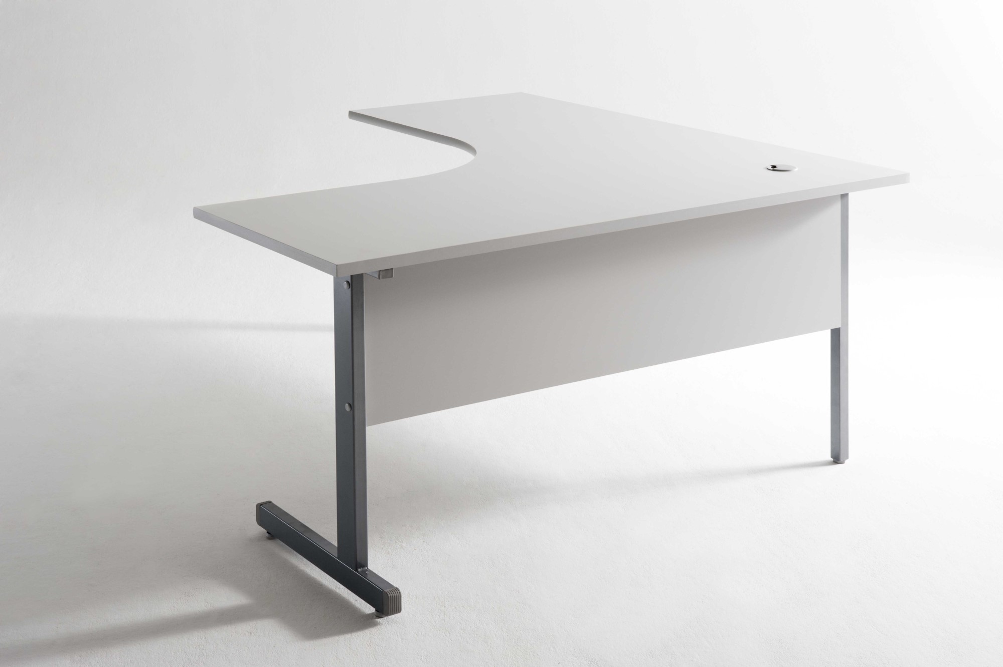 Mesa de canto vs. mesa reta: Qual a melhor para sua produtividade?