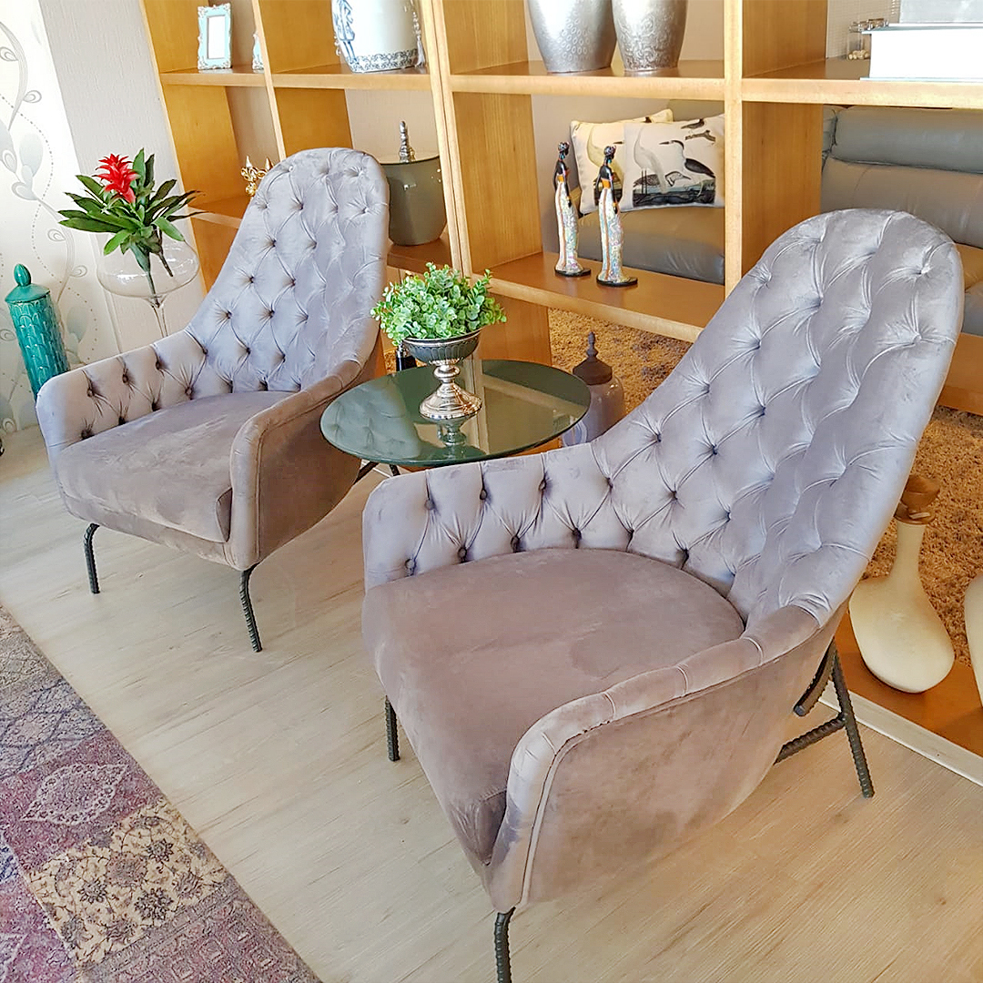 mesa lateral de madeira vs mesa lateral de metal