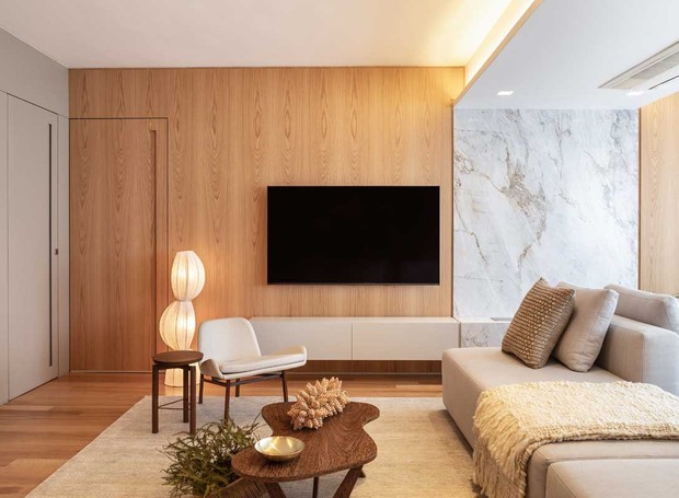 mesa lateral de madeira vs mesa lateral de metal