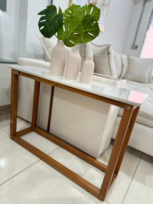 Mesa lateral de sofá com fundo