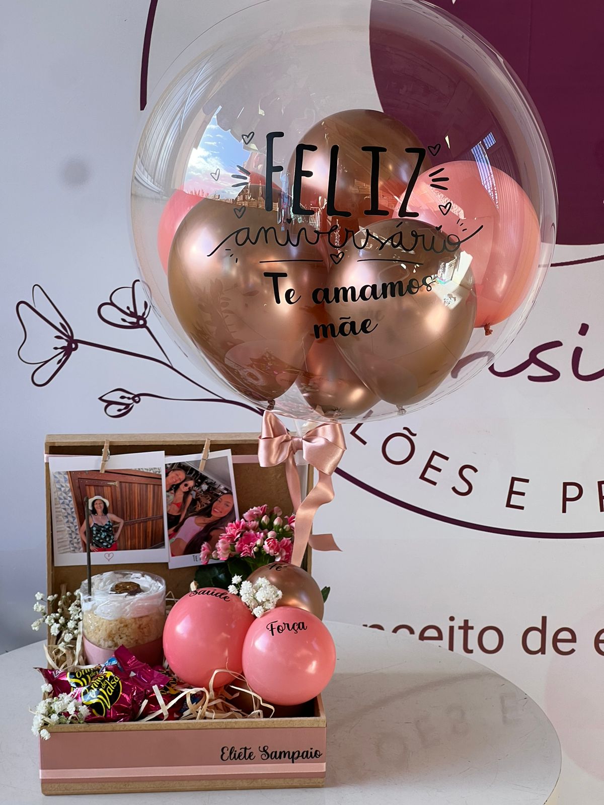 mini cesta de aniversário com doces