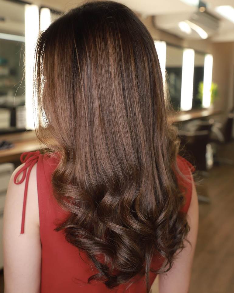 misturar tinta de cabelo chocolate com loiro