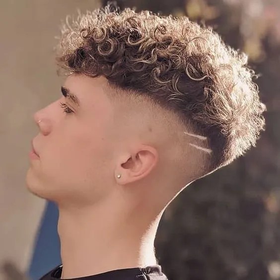 corte de cabelo em camadas para rosto redondo