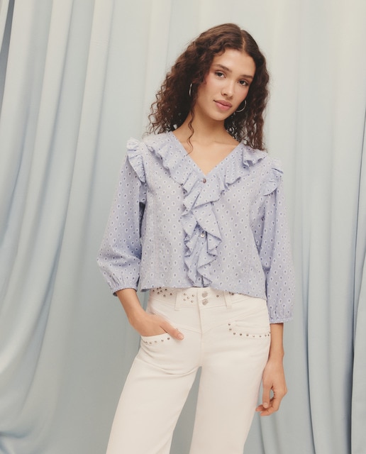 Cores da moda 2025/2026: como usar Mocha Mousse e vermelho cereja