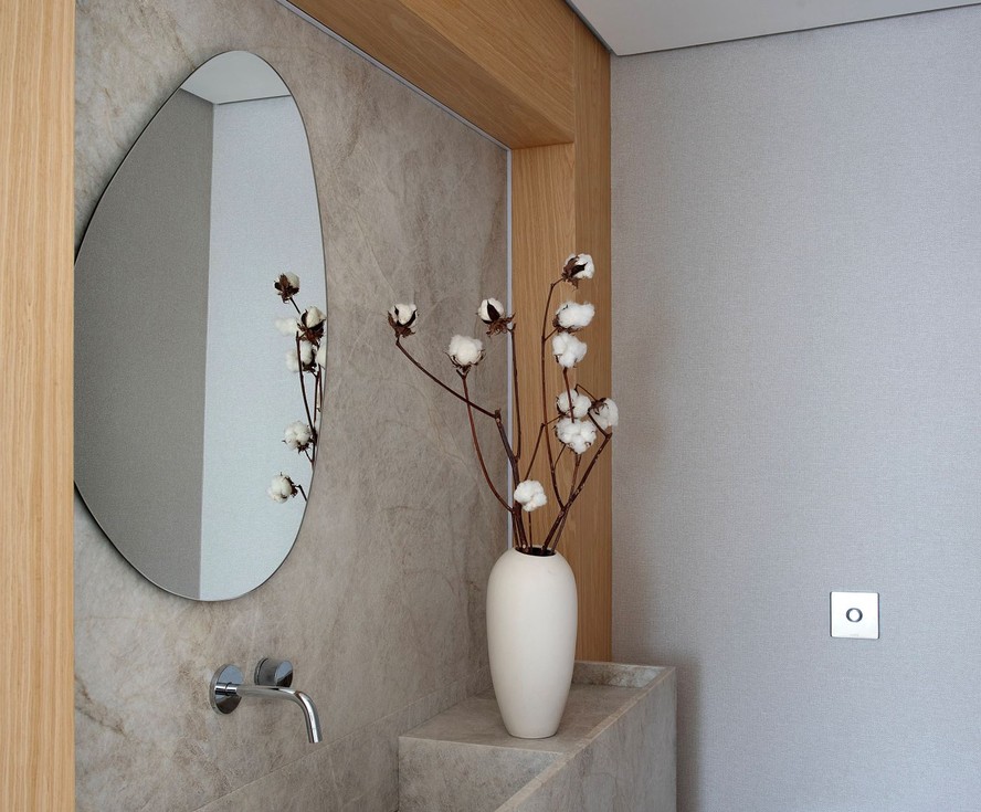 5 ideias de títulos:
1. Espelhos Orgânicos: A Nova Tendência que Vai Transformar sua Decoração em 2026
2. Iluminação Perfeita: Como Espelhos com LED Estão Redefinindo Ambientes
3. Do Clássico ao Moderno: Guia Completo de Formatos e Acabamentos de Espelhos
4. Espelhos para Sala de Jantar: Dicas Essenciais para Escolher o Modelo Ideal
5. Banheiro dos Sonhos: Escolhendo o Espelho Perfeito para seu Espaço