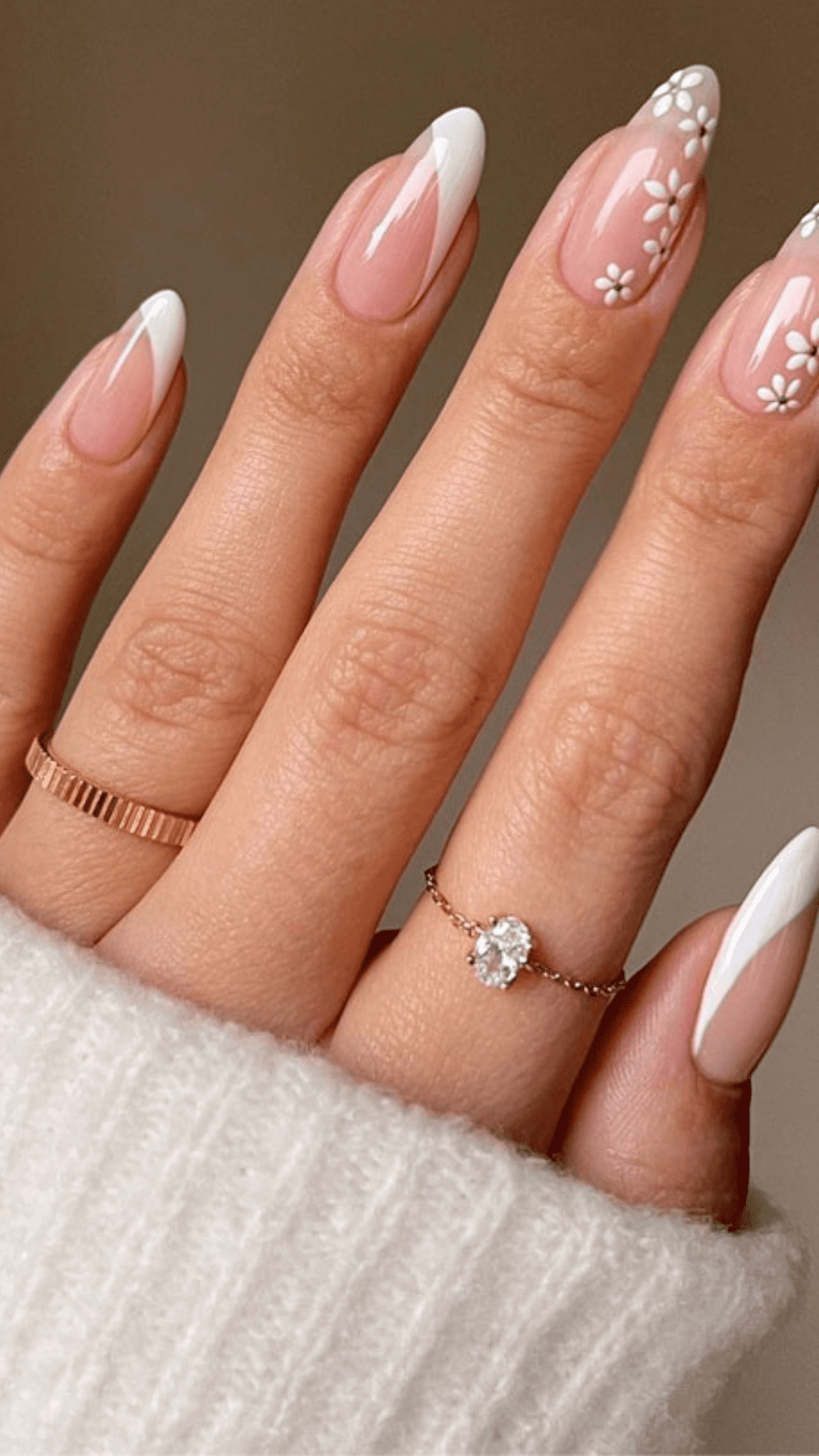 Naked Nails: A Tendência Minimalista Perfeita para a Virada de Ano