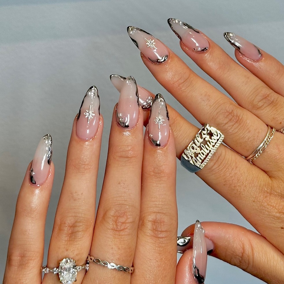 Inspirações de Nail Art com Ouro e Prata para o Ano Novo
