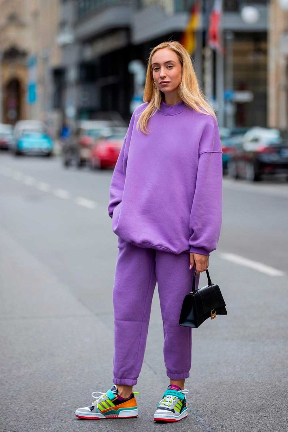 1. Como combinar moletom oversized com peças estruturadas para um look elegante
2. Guia completo: Moletom 3 cabos vs. algodão 100% - qual escolher para cada ocasião
3. 7 looks com moletom cropped feminino para inspirar seu guarda-roupa
4. Marcas de moletom feminino: do esportivo ao sofisticado (Adidas