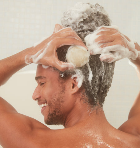 Entenda os Riscos de Dormir com o Cabelo Molhado