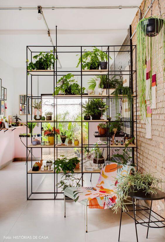 ideias de decoração com móveis de aço para sala