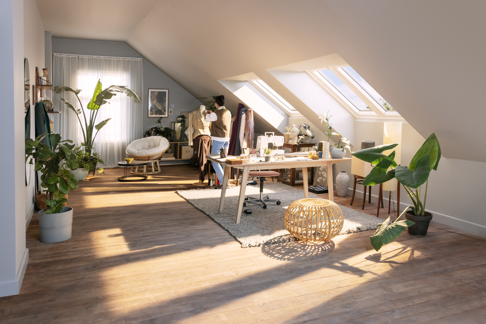 Home Office no Sótão: Maximizando a Produtividade em Espaços Inclinados