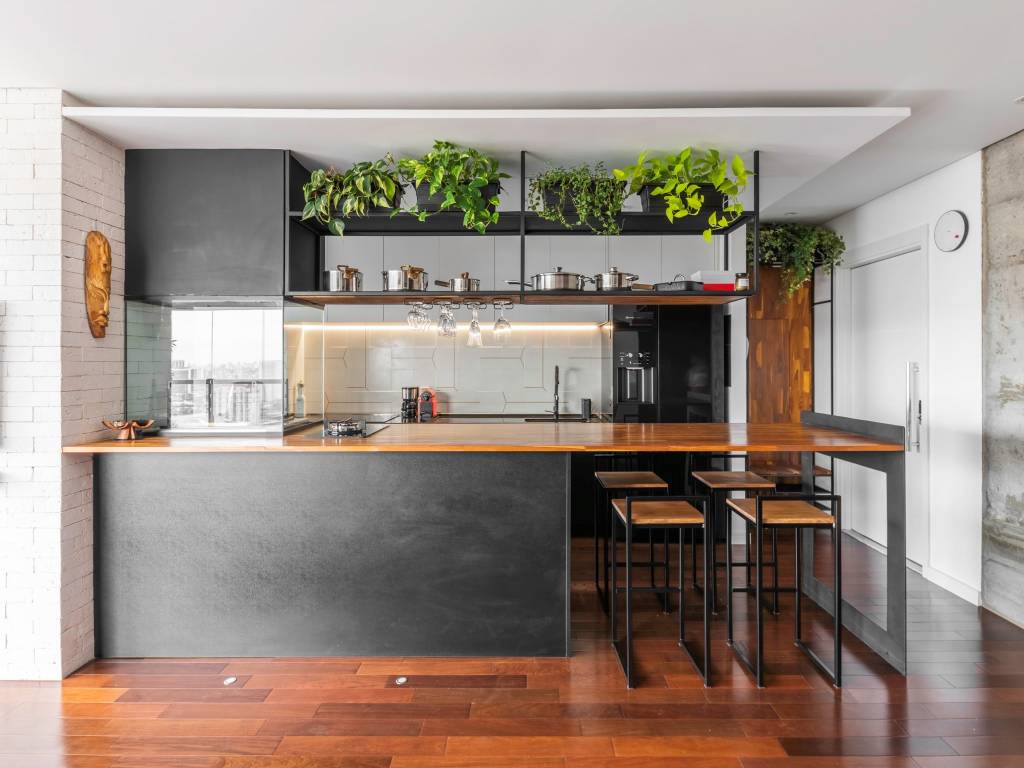 Bar Suspenso ou Bancada Fixa: Qual a Melhor Opção para Você?