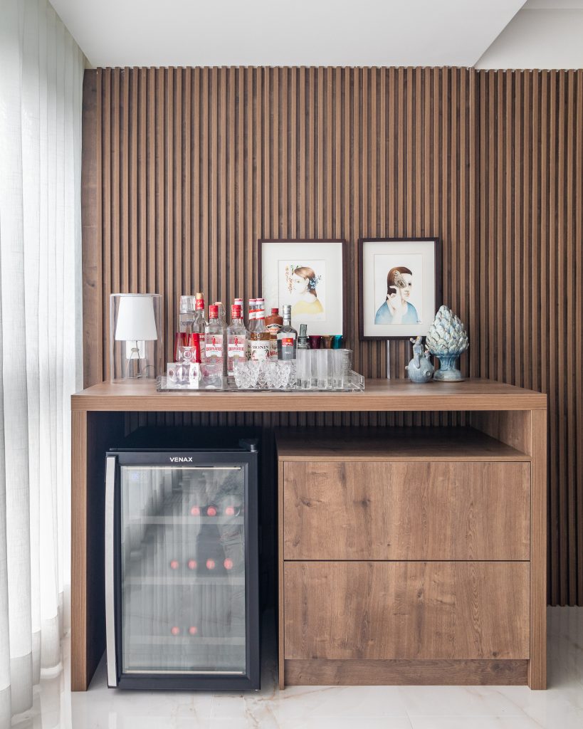 Como Escolher o Aparador com Adega Ideal para Sua Sala