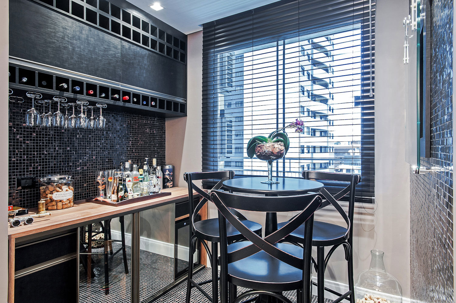 Como Escolher o Aparador com Adega Ideal para Sua Sala