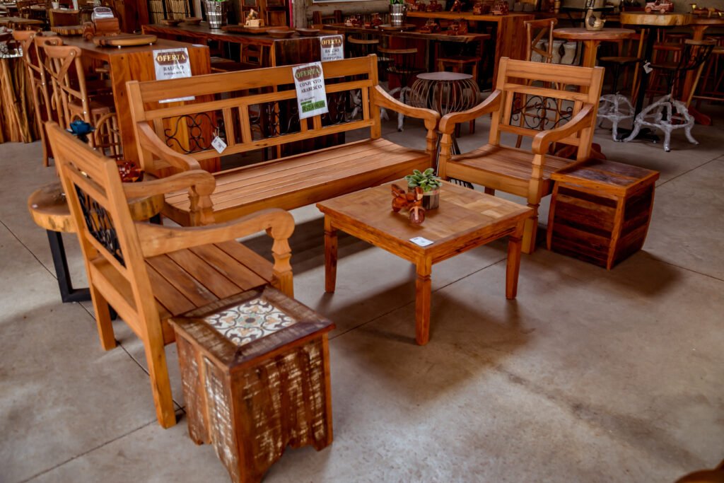 Como escolher a madeira ideal para seus móveis rústicos