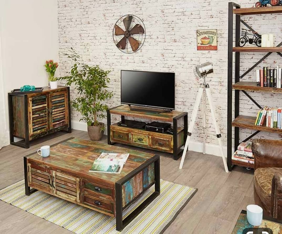 A história por trás da madeira de demolição em móveis rústicos