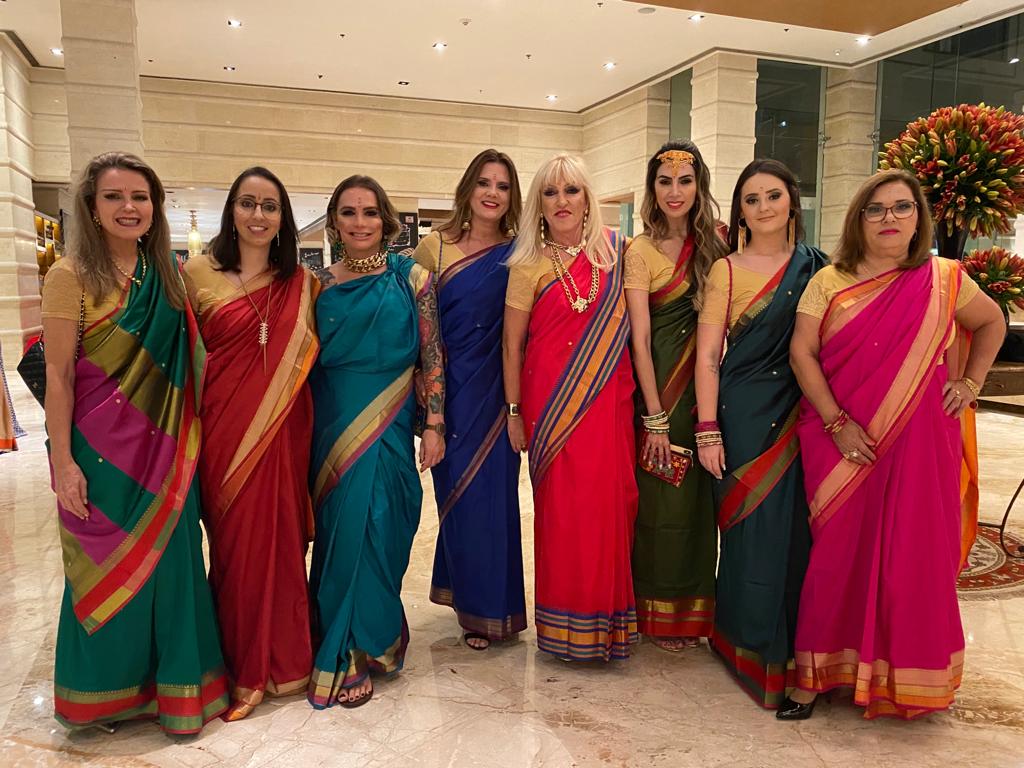 um símbolo cultural indiano.
2. Hijras: O terceiro gênero na Índia e seu papel social.
3. Gulabi Gang: Mulheres de rosa lutando contra a opressão.
4. A Corrente Humana: O protesto de 5 milhões de mulheres por igualdade.
5. Viajar sozinha para a Índia: Dicas de segurança e experiências.