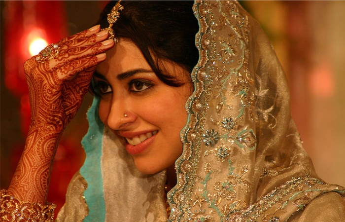 um símbolo cultural indiano.
2. Hijras: O terceiro gênero na Índia e seu papel social.
3. Gulabi Gang: Mulheres de rosa lutando contra a opressão.
4. A Corrente Humana: O protesto de 5 milhões de mulheres por igualdade.
5. Viajar sozinha para a Índia: Dicas de segurança e experiências.