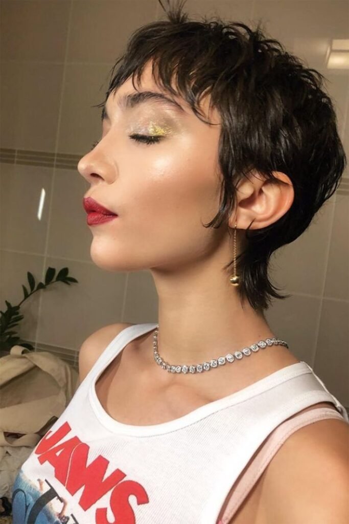 Wolf Cut Curto vs. Mullet: Qual Estilo Escolher para um Visual Despojado?