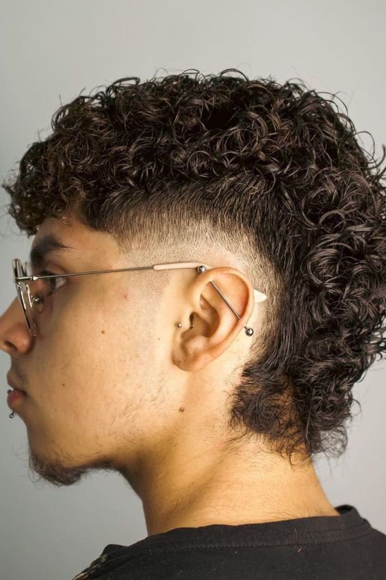 Wolf Cut Curto vs. Mullet: Qual Estilo Escolher para um Visual Despojado?
