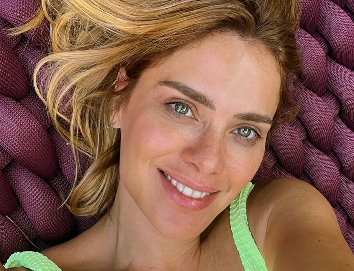 1. O que é a Lei Carolina Dieckmann e como ela protege você?
2. Carolina Dieckmann: A história por trás da lei que mudou a internet no Brasil.
3. Crimes Cibernéticos: Entenda a Lei Carolina Dieckmann e suas implicações.
4. 10 anos da Lei Carolina Dieckmann: Avanços e desafios na proteção da privacidade online.
5. Como a Lei Carolina Dieckmann impacta a divulgação de imagens na internet?