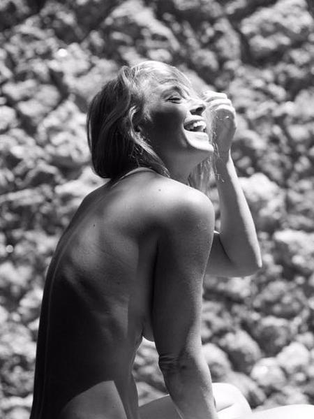 1. O que é a Lei Carolina Dieckmann e como ela protege você?
2. Carolina Dieckmann: A história por trás da lei que mudou a internet no Brasil.
3. Crimes Cibernéticos: Entenda a Lei Carolina Dieckmann e suas implicações.
4. 10 anos da Lei Carolina Dieckmann: Avanços e desafios na proteção da privacidade online.
5. Como a Lei Carolina Dieckmann impacta a divulgação de imagens na internet?