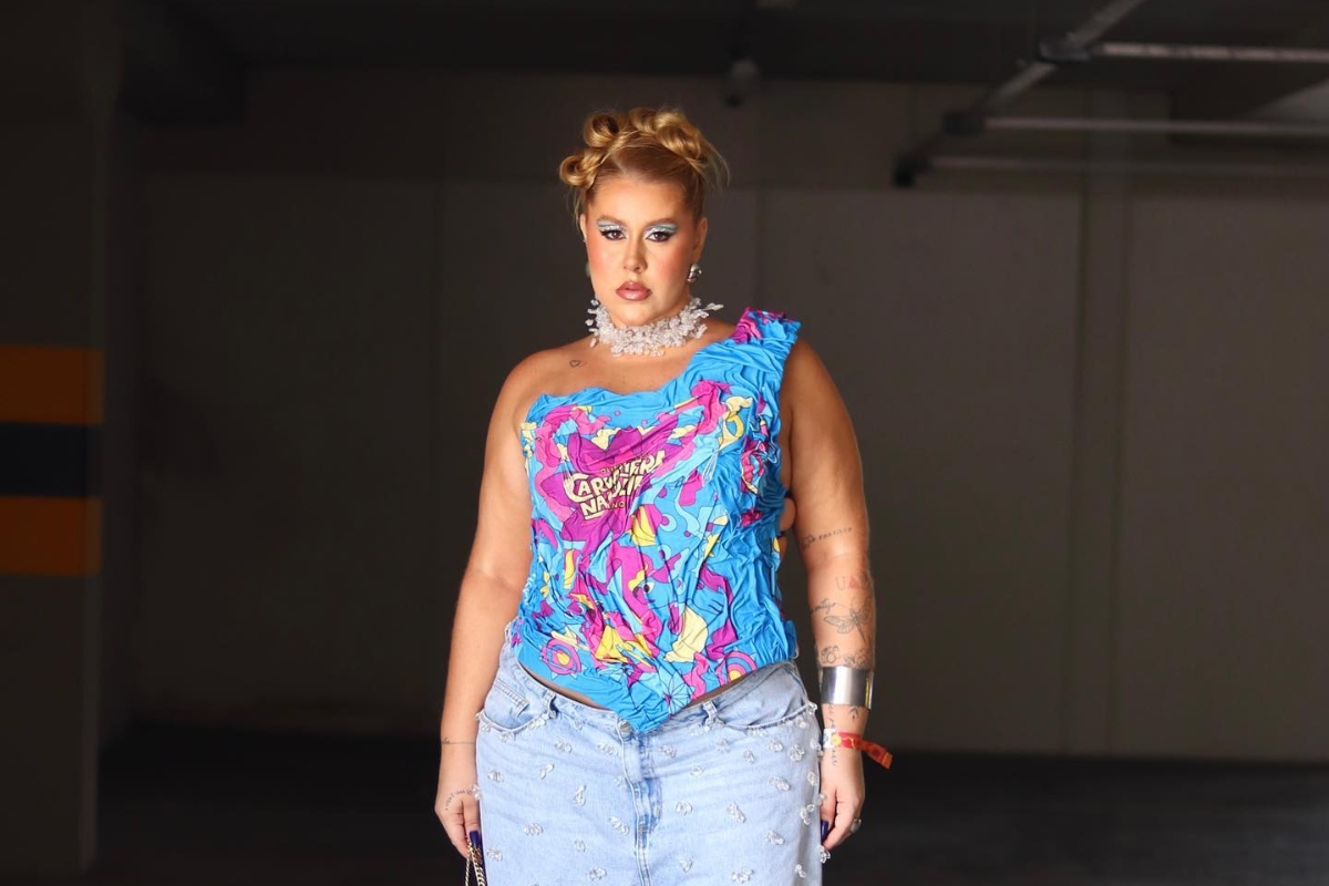 5 Ideias de Títulos para Posts sobre Tons Nude para Morenas:
1. Descubra o Tom Nude Perfeito para Sua Pele Morena: Guia Completo
2. Maquiagem Nude para Morenas: Dicas e Truques para um Look Natural
3. Cabelos Iluminados em Tons Nude: A Tendência que Valoriza as Morenas
4. Batons Nude Ideais para Pele Morena: Encontre o Seu Favorito
5. Unhas Nude para Morenas: Escolha a Cor que Mais Combina com Você