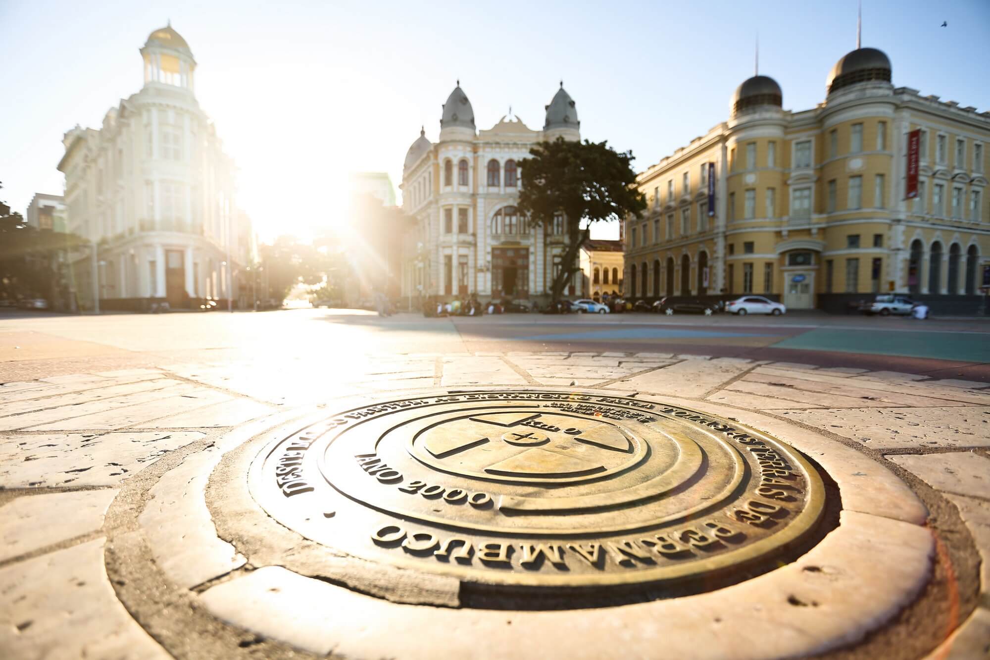 1. Roteiro Cultural Completo em Recife: Museus e Tradições
2. Descubra o Frevo: Paço do Frevo e a Alma de Pernambuco
3. Recife Antigo: Um Mergulho na História e na Arte
4. Francisco Brennand: Cerâmica e Arte em Meio à Natureza
5. Agenda Cultural Recife: Eventos Imperdíveis em Março de 2026