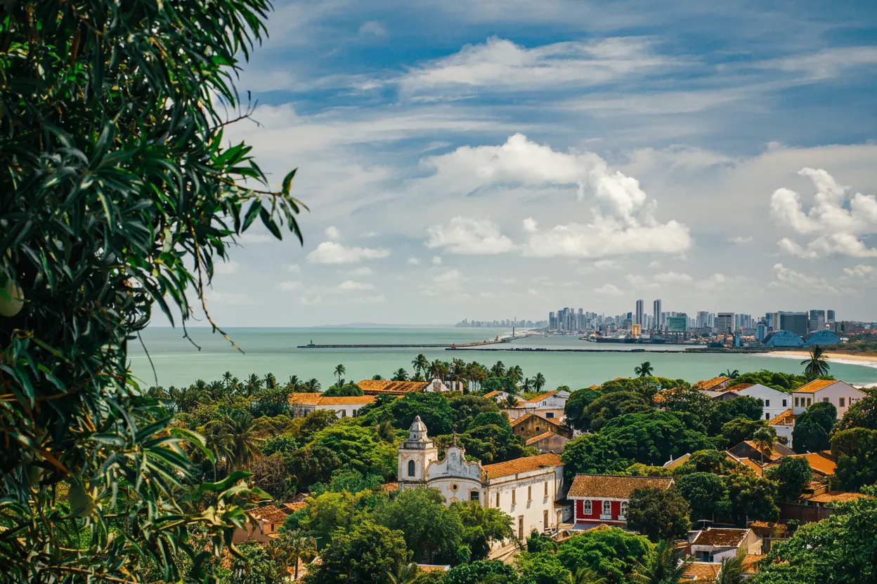 1. Roteiro Cultural Completo em Recife: Museus e Tradições
2. Descubra o Frevo: Paço do Frevo e a Alma de Pernambuco
3. Recife Antigo: Um Mergulho na História e na Arte
4. Francisco Brennand: Cerâmica e Arte em Meio à Natureza
5. Agenda Cultural Recife: Eventos Imperdíveis em Março de 2026