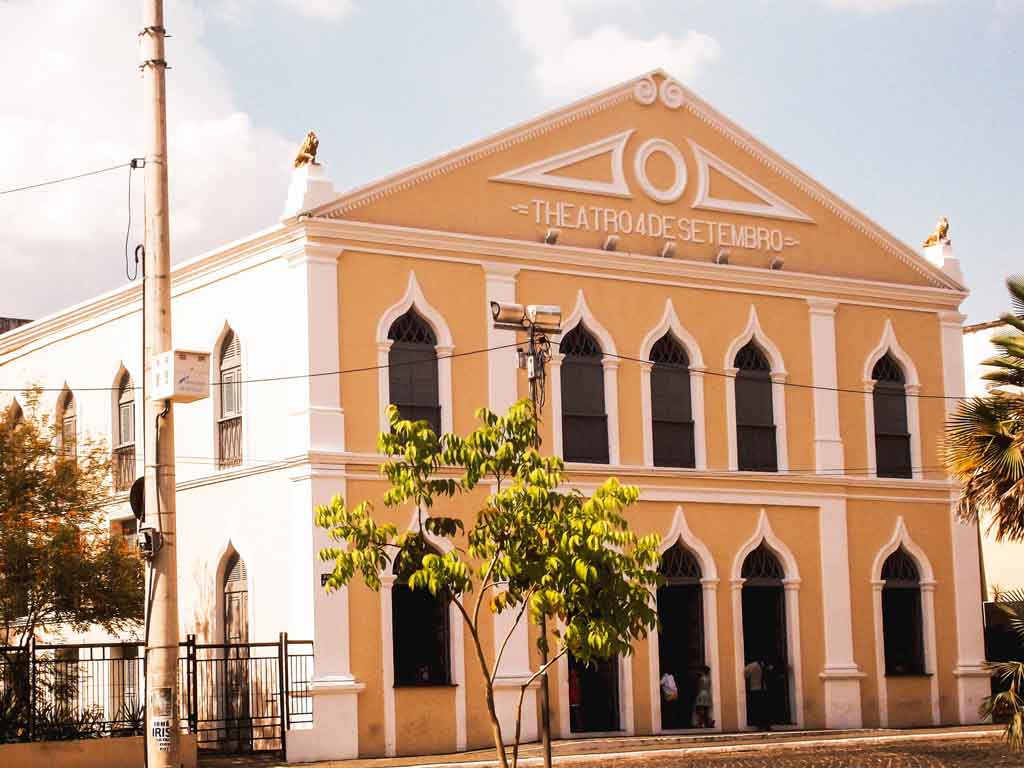 Trilhas e o Encontro dos Rios