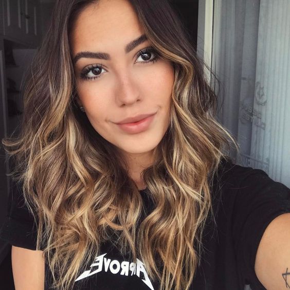 Ombré Hair Platinado ou Cinza em Cabelo Preto Liso: O Guia Definitivo para um Contraste Moderno
