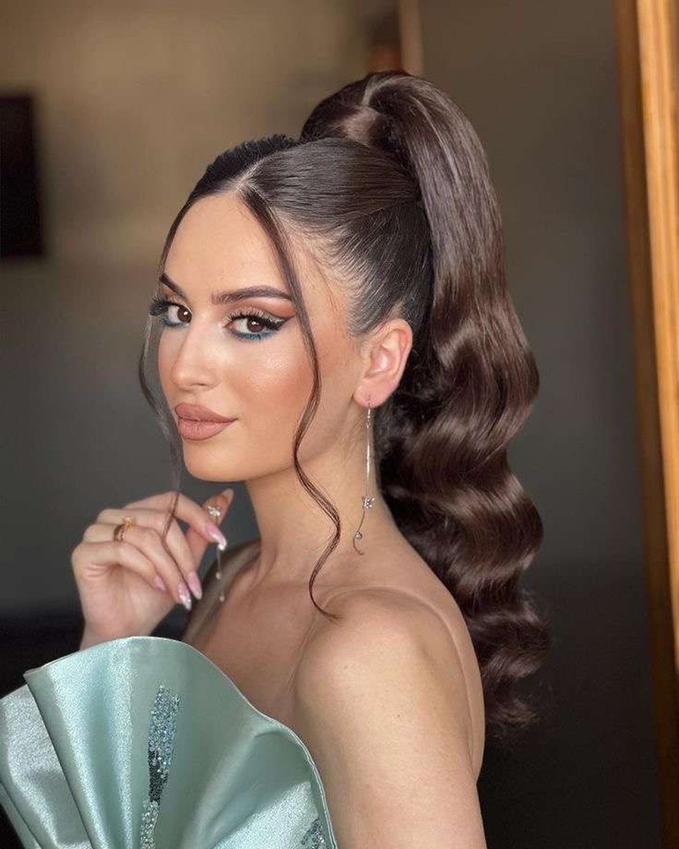 Como Escolher o Penteado Perfeito para Seu Tipo de Cabelo e Ocasião