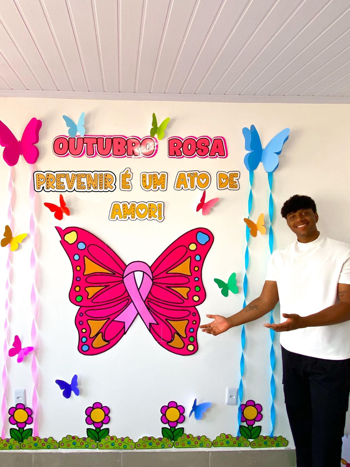 decoração outubro rosa vs decoração natalina