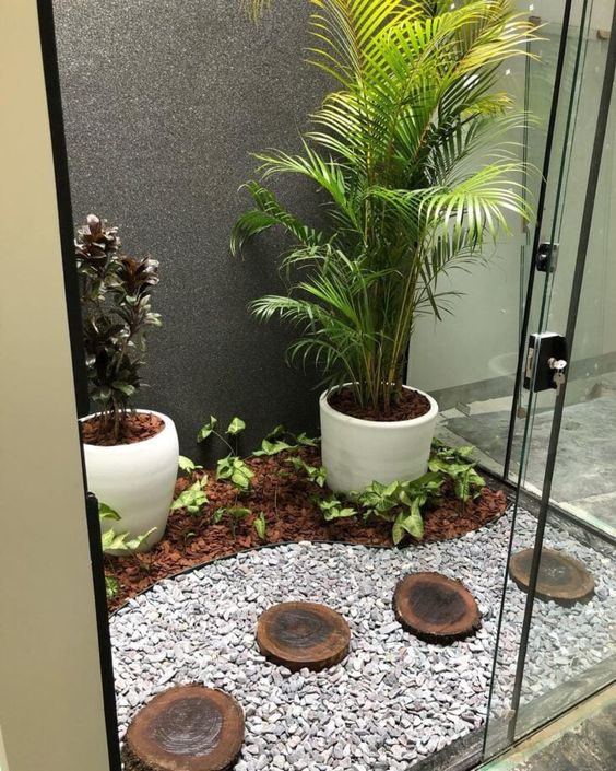 paisagismo para jardim de inverno com pedras e iluminacao