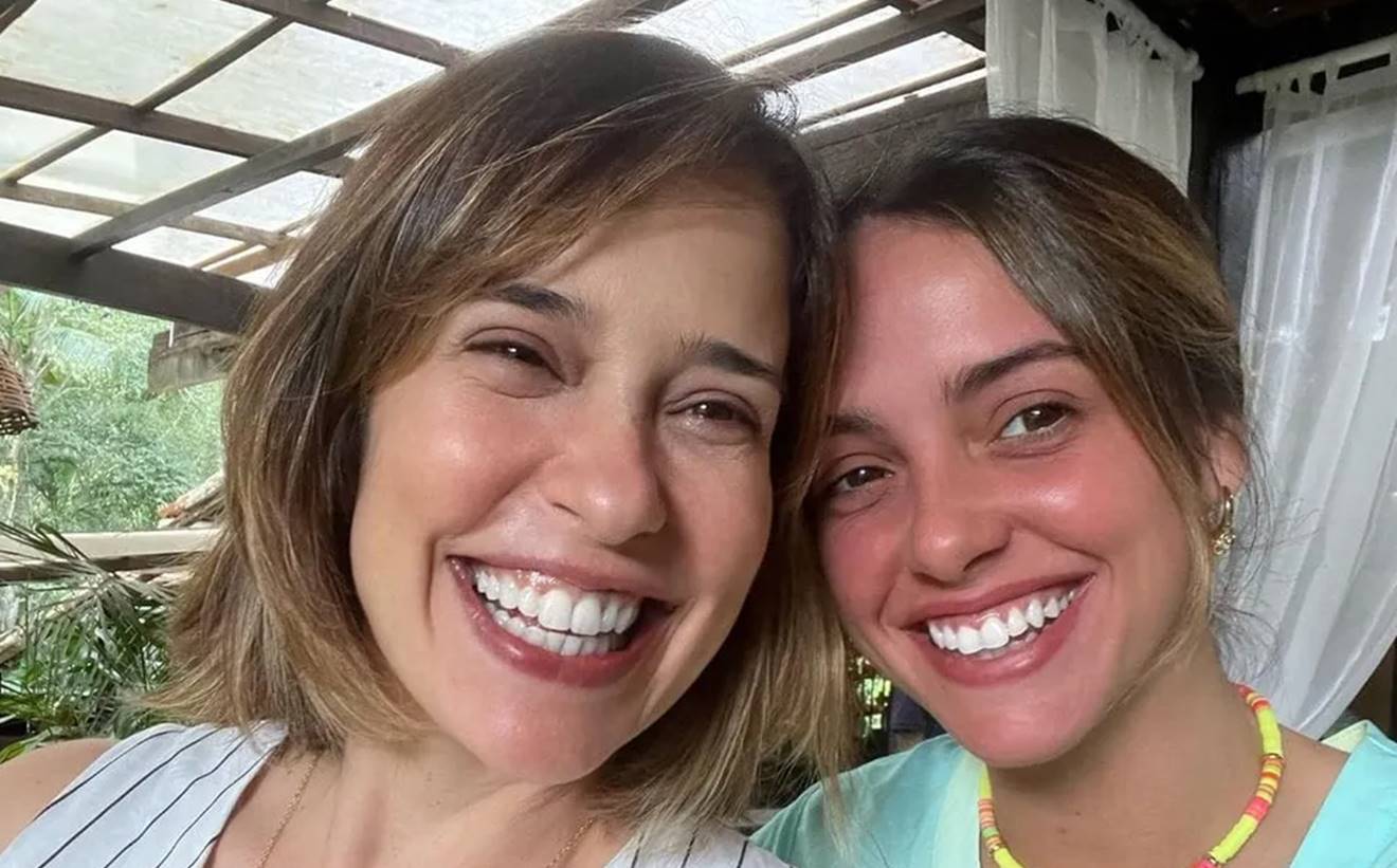 1. Paloma Duarte e seus 3 filhos: Conheça cada um deles. 2. A semelhança impressionante entre Paloma Duarte e suas filhas. 3. Ana Clara Winter: A filha atriz de Paloma Duarte. 4. Antônio Ferrari: O caçula de Paloma Duarte e Bruno Ferrari. 5. A vida familiar de Paloma Duarte: Um resumo.