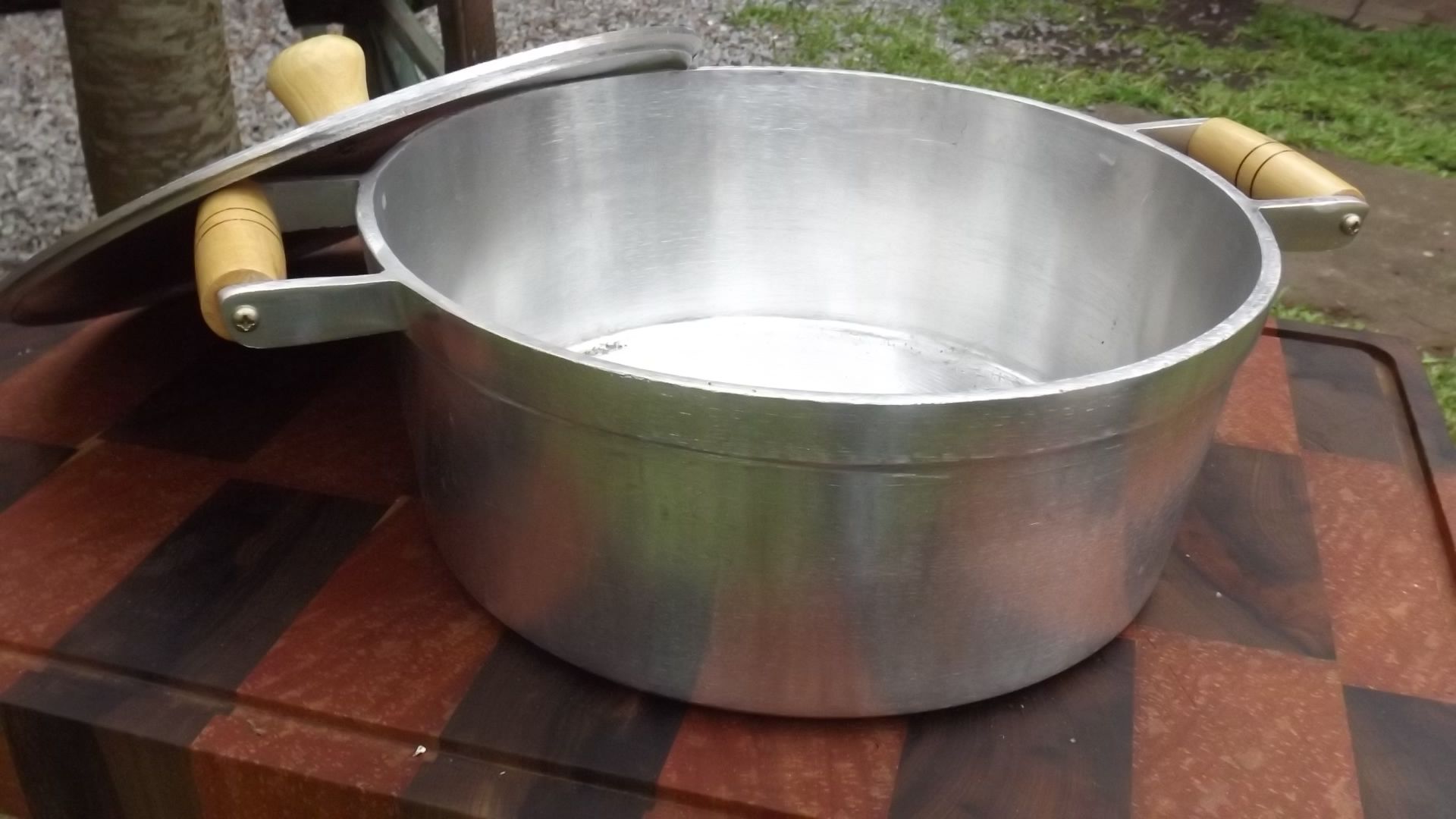 Alumínio Fundido vs. Ferro Fundido: Qual a Melhor Panela para Cada Tipo de Preparo?