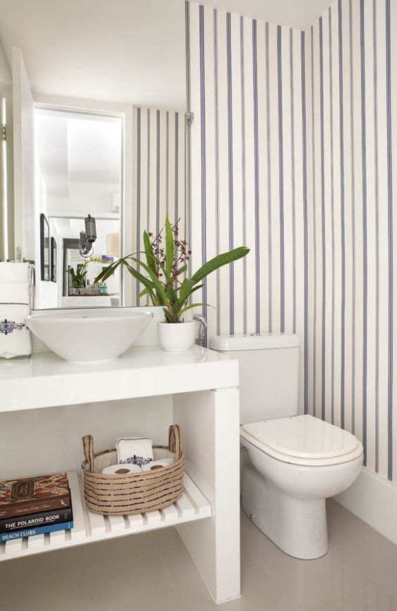 Papel de Parede Vinílico vs. Adesivo Vinil: Qual o Melhor para Lavabos?