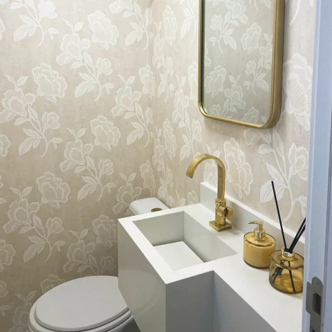 Como Ampliar seu Lavabo Pequeno com Papel de Parede e Espelhos