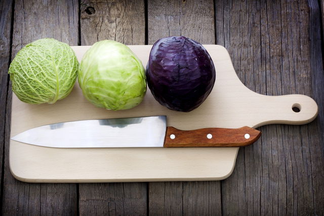5 ideias de títulos:
1. Repolho: O Superalimento Versátil para Sua Saúde e Cozinha
2. Desvendando os Benefícios do Repolho: Da Digestão à Pele
3. Receitas Incríveis com Repolho: Do Chucrute aos Charutos
4. Repolho Verde vs. Roxo: Qual Escolher e Como Preparar?
5. Evitando Gases e Desconfortos: Dicas para Consumir Repolho