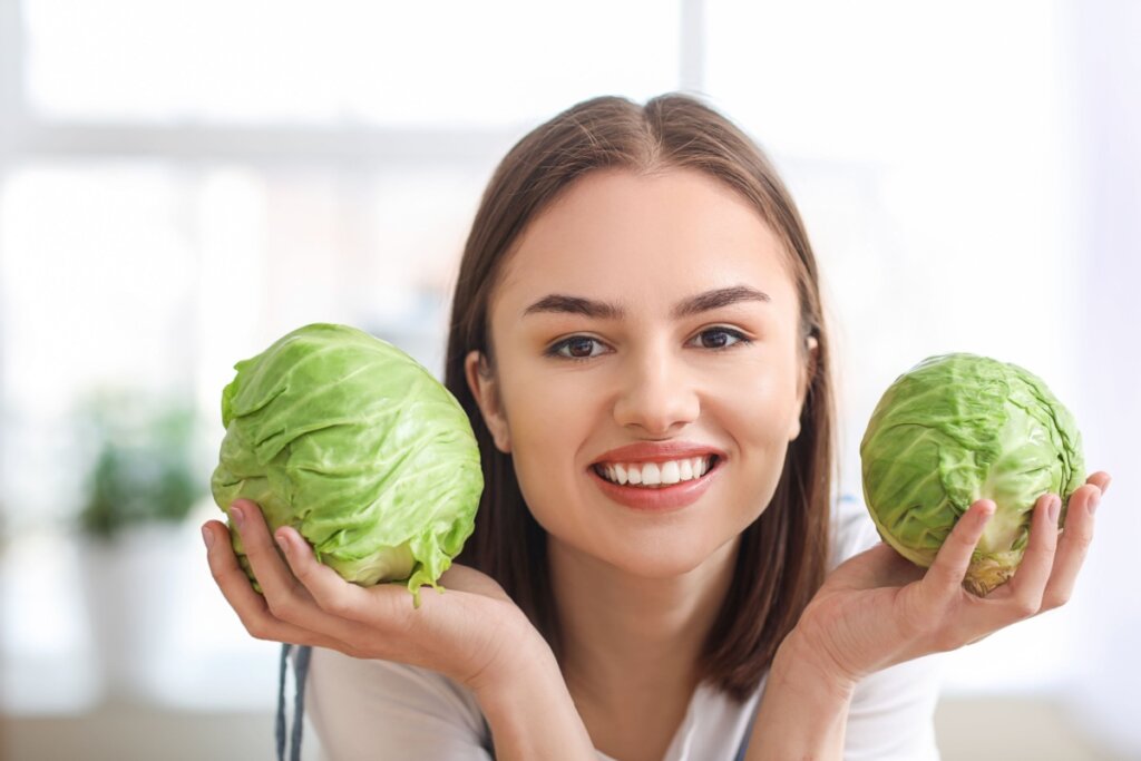 5 ideias de títulos:
1. Repolho: O Superalimento Versátil para Sua Saúde e Cozinha
2. Desvendando os Benefícios do Repolho: Da Digestão à Pele
3. Receitas Incríveis com Repolho: Do Chucrute aos Charutos
4. Repolho Verde vs. Roxo: Qual Escolher e Como Preparar?
5. Evitando Gases e Desconfortos: Dicas para Consumir Repolho