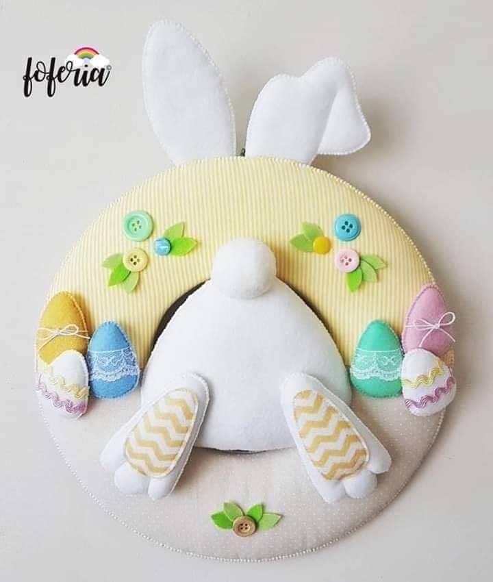 Decoração de Mesa de Páscoa com Peças em Feltro